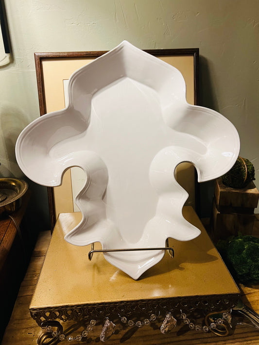 White Fleur de lis dish